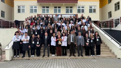 Sivrihisar'da lise öğrencileri gastronomi yarışmasında altın madalya kazandı