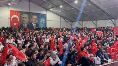 Eskişehir'de Türkiye-Romanya maçı parka kurulan dev ekrandan izlendi