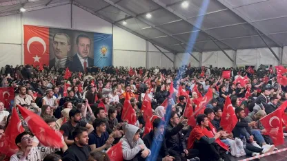 Eskişehir'de Türkiye-Romanya maçı parka kurulan dev ekrandan izlendi