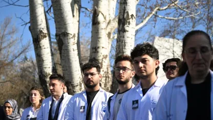 Alkollü sürücünün hayattan kopardığı tıp öğrencisi Yaren, okulunda anıldı