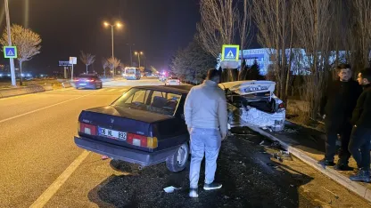 Çubuk'ta hafif ticari araçla çarpışan motosiklet sürücüsü yaralandı