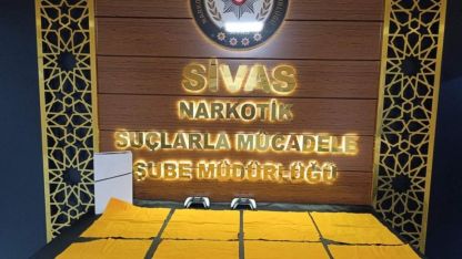 Sivas'ta uyuşturucu operasyonunda yakalanan 5 zanlıdan 4'ü tutuklandı