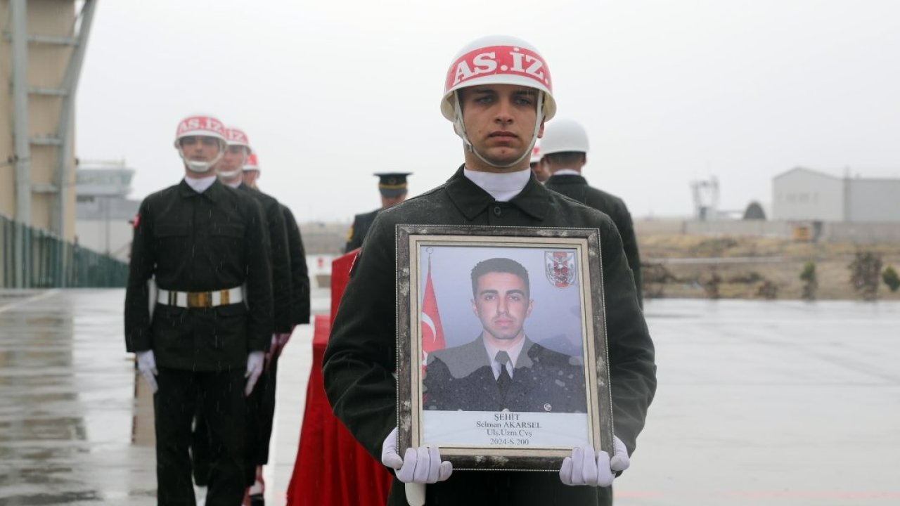 Ağrı'da askeri araç kazasında şehit olan Uzman Çavuş Akarsel için tören düzenlendi