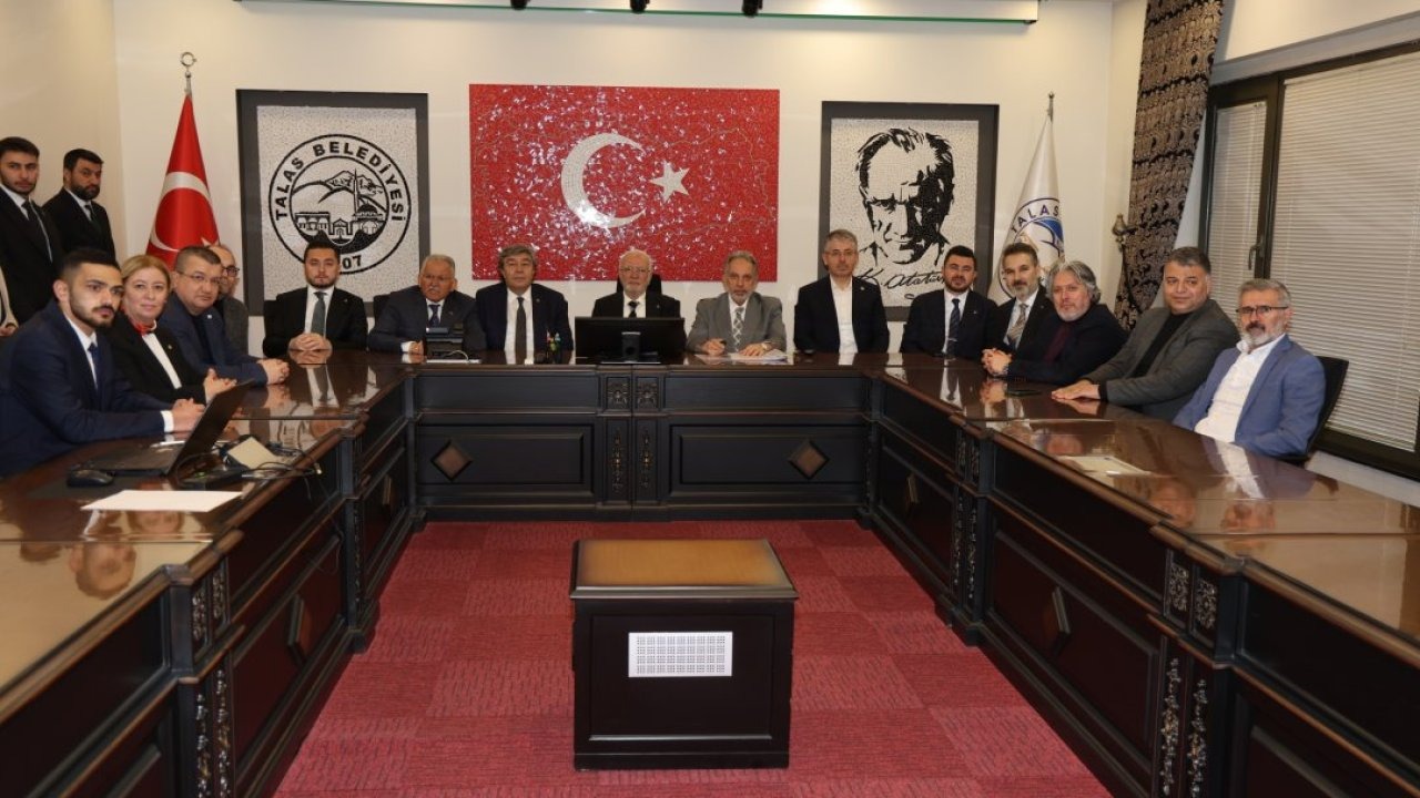 AK Parti Genel Başkanvekili Elitaş, Talas Belediye Başkanı Yalçın'ı ziyaret etti