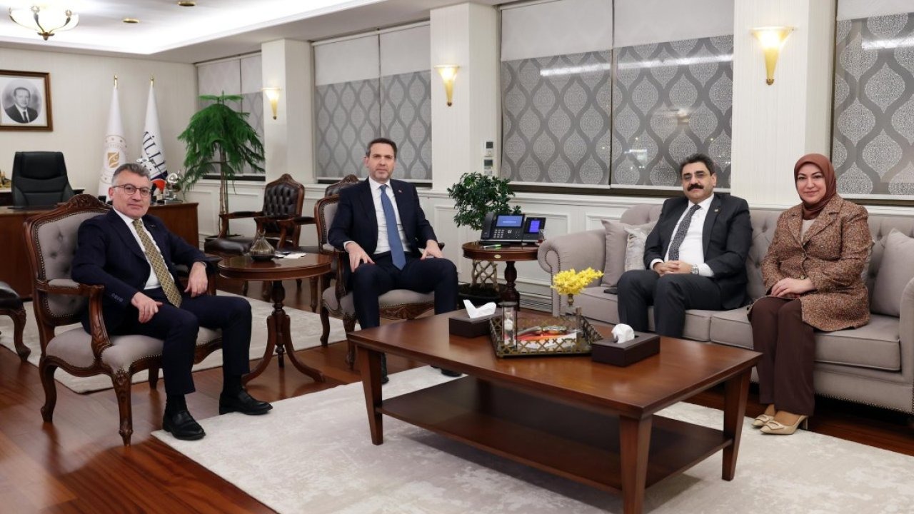 AK Partili Güler, Aksu ve Toy, Bakan Bayraktar'la bir araya geldi