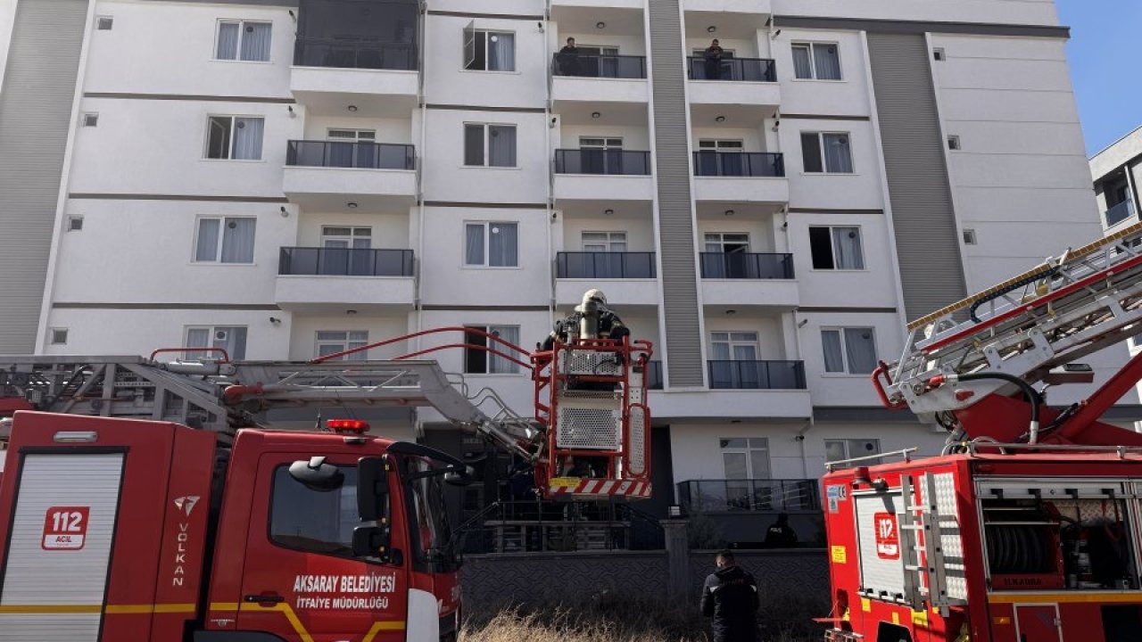 Aksaray'da prizde unutulan şarj aletinden çıkan yangında mahsur kalan 10 kişi kurtarıldı