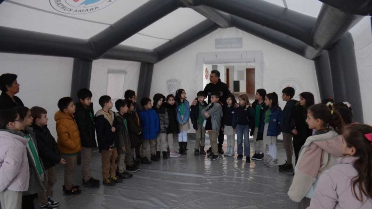 Anadolu Üniversitesi Arama ve Kurtarma Ekibi'nden öğrencilere afet bilinci eğitimi