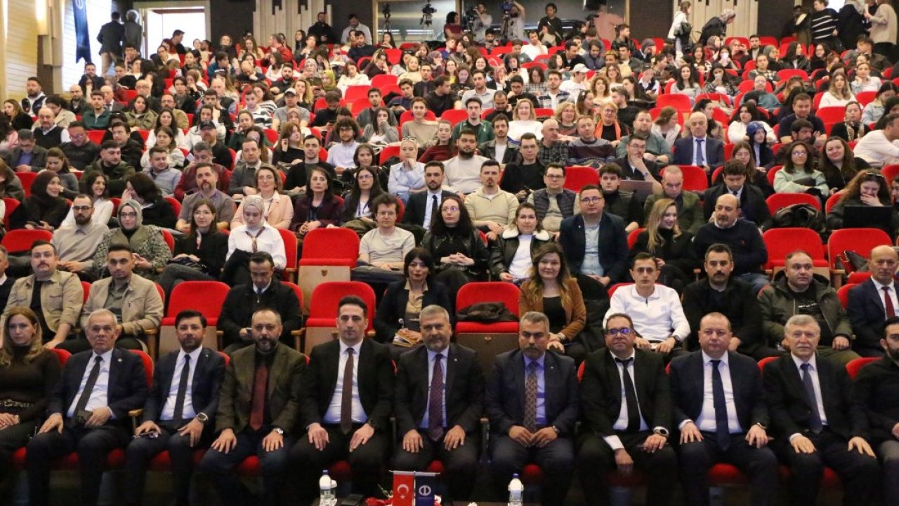 Anadolu Üniversitesi'nde "Dijital Habercilik ve Yapay Zeka Eğitimi Programı" gerçekleştirildi