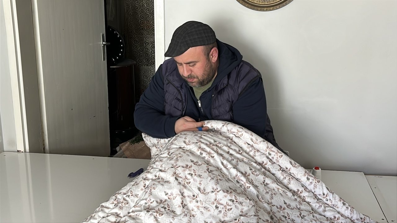 Babasından öğrendiği yorgancılık mesleğini devam ettiriyor