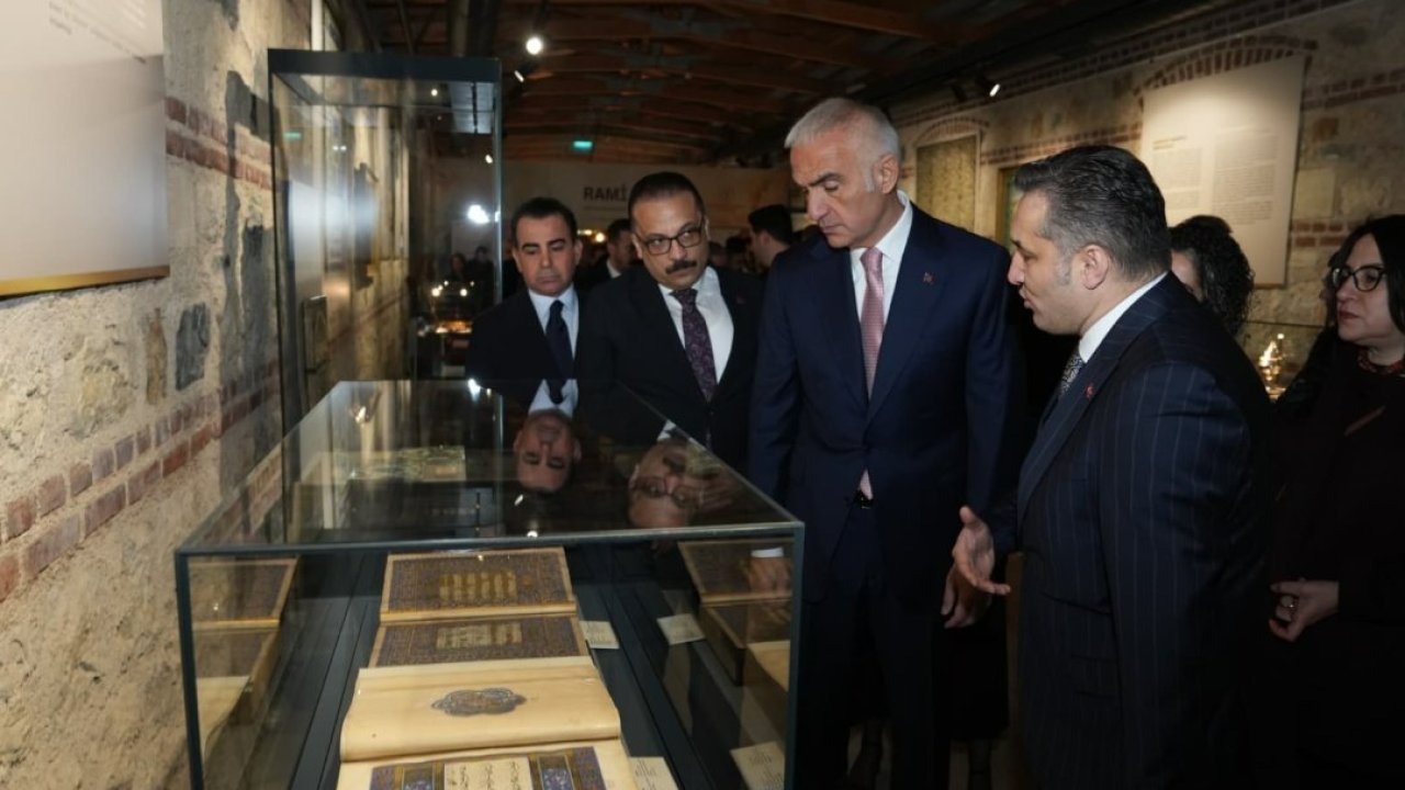 Bakan Ersoy, çalınan 2 İznik çinisinin Türkiye'ye iade edildiğini duyurdu: