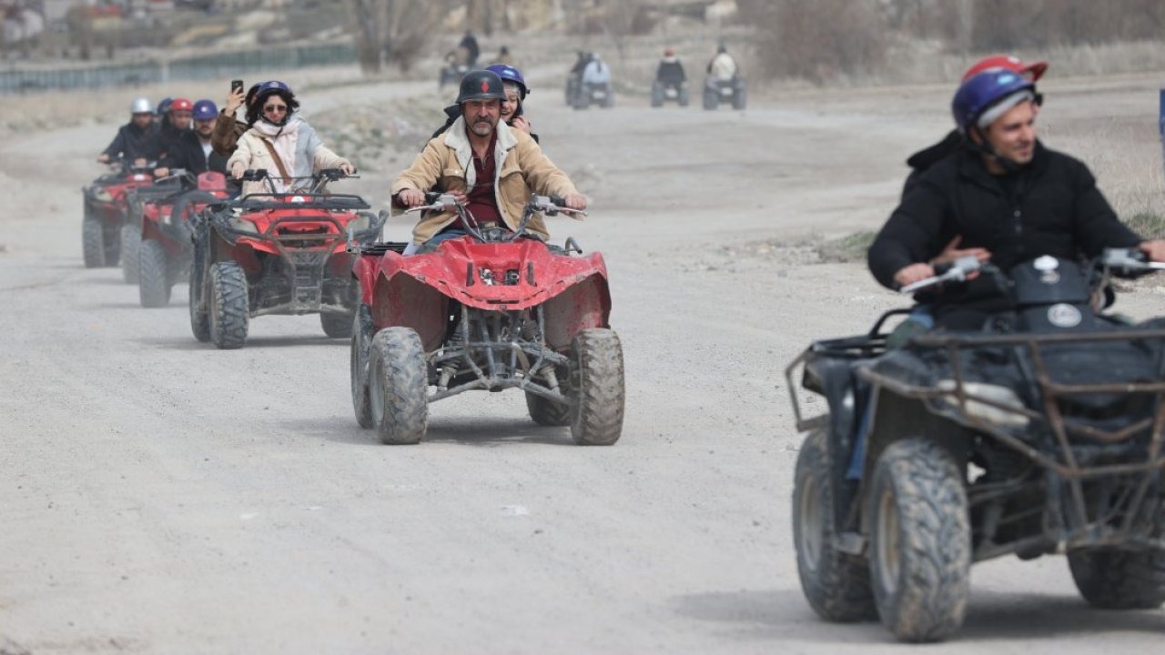 Bayram tatili Kapadokya'daki turizm merkezlerini hareketlendirdi