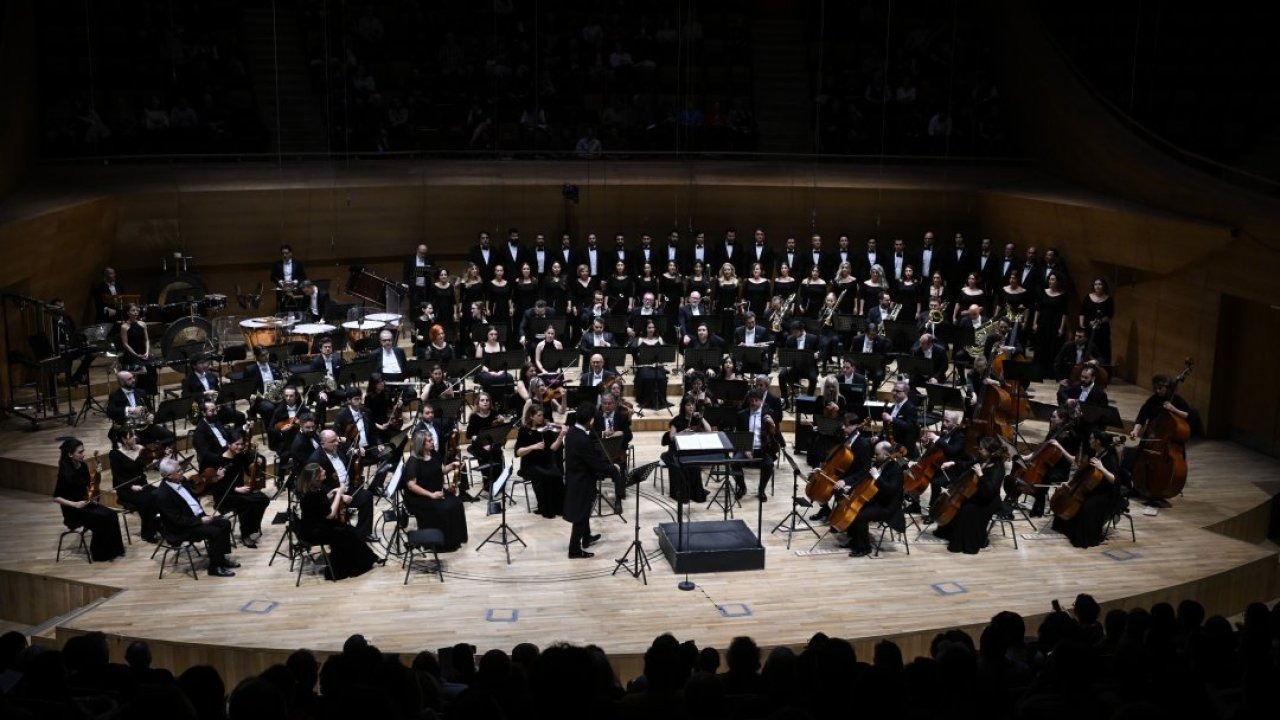 CSO, genç besteci Cem Esen'in "Çanakkale Senfonik Şiiri"nin dünya prömiyerini yaptı
