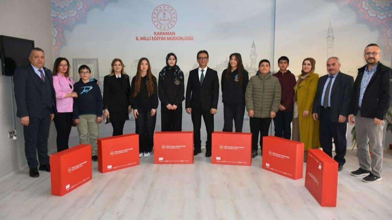 Dereceye giren öğrencilere ödülleri verildi