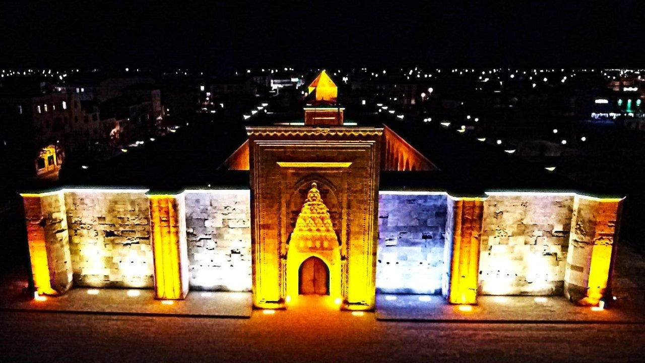 Dizi ve film yapımcılarının ilgisi tarihi Sultanhanı Kervansarayı'nın tanıtımına katkı sağlayacak