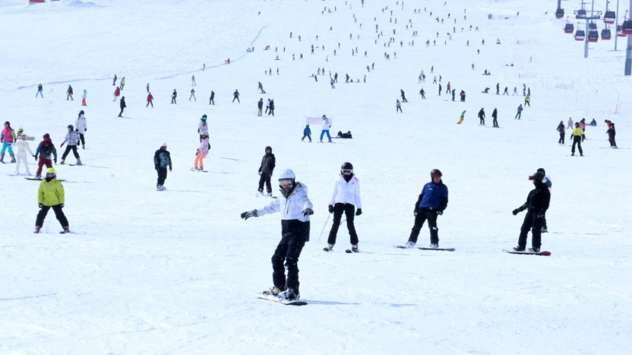 Erciyes'te hafta sonu yoğunluğu yaşanıyor