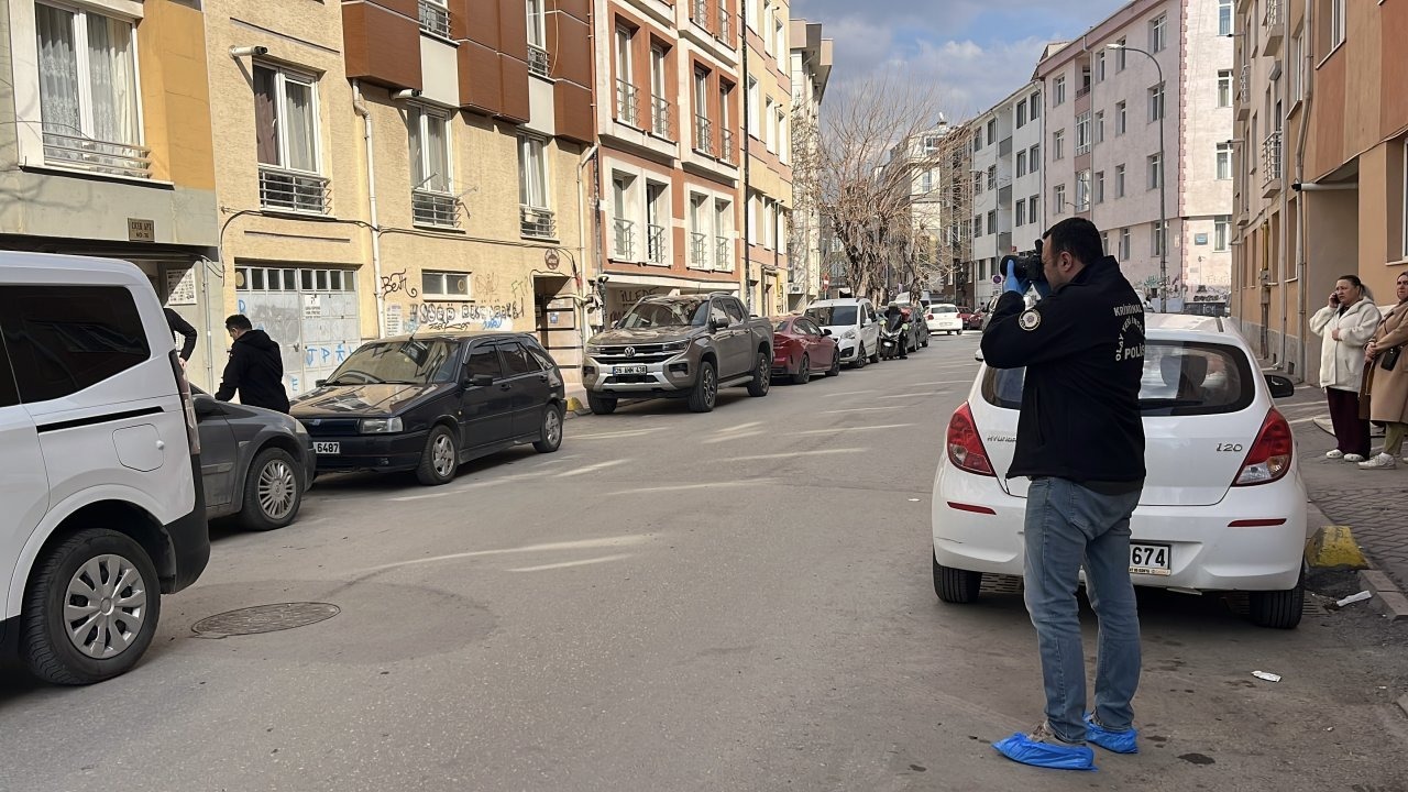 Eskişehir'de apartmanın 4'üncü katından düşen kişi ağır yaralandı