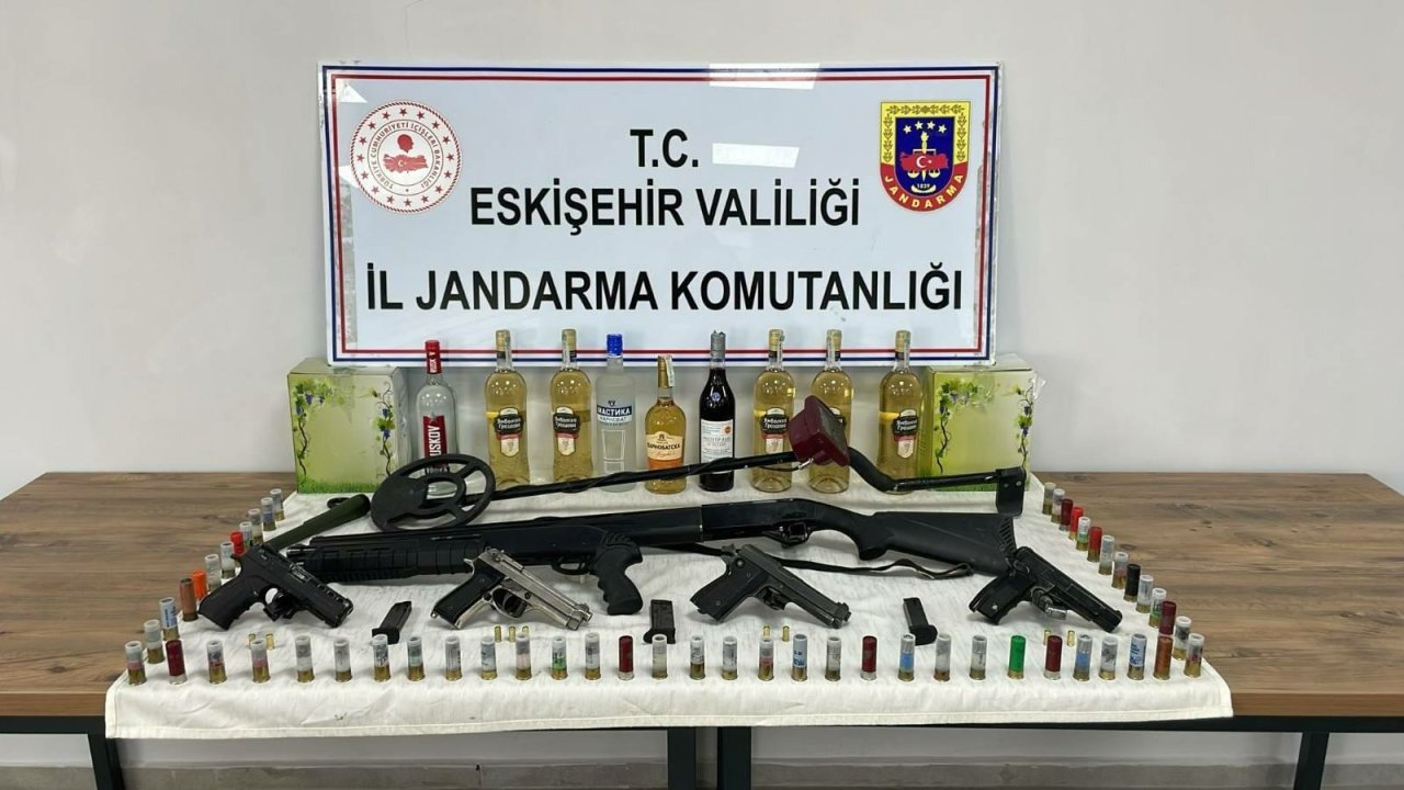 Eskişehir'de kaçakçılık operasyonunda 2 şüpheli yakalandı