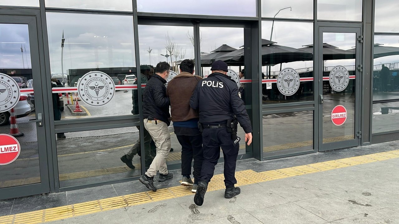 Eskişehir'de otobüs durağında uyuşturucu madde kullanan zanlı yakalandı