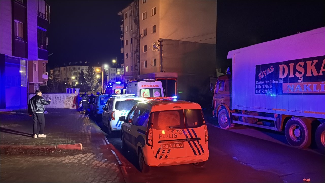 GÜNCELLEME - Sivas'ta bir çocuk, babası ve ağabeyini silahla öldürüp, babaannesini yaraladı