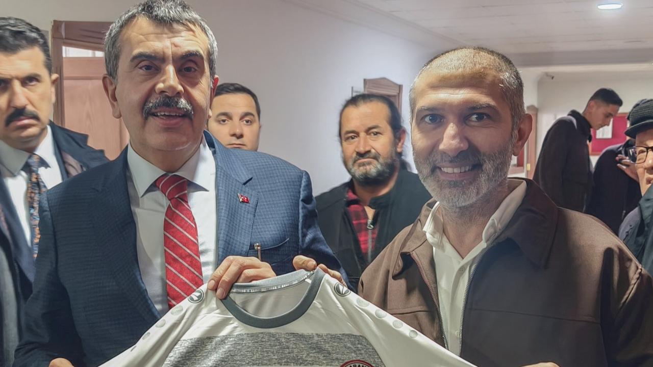 Karaman FK’dan Bakan Tekin’e forma