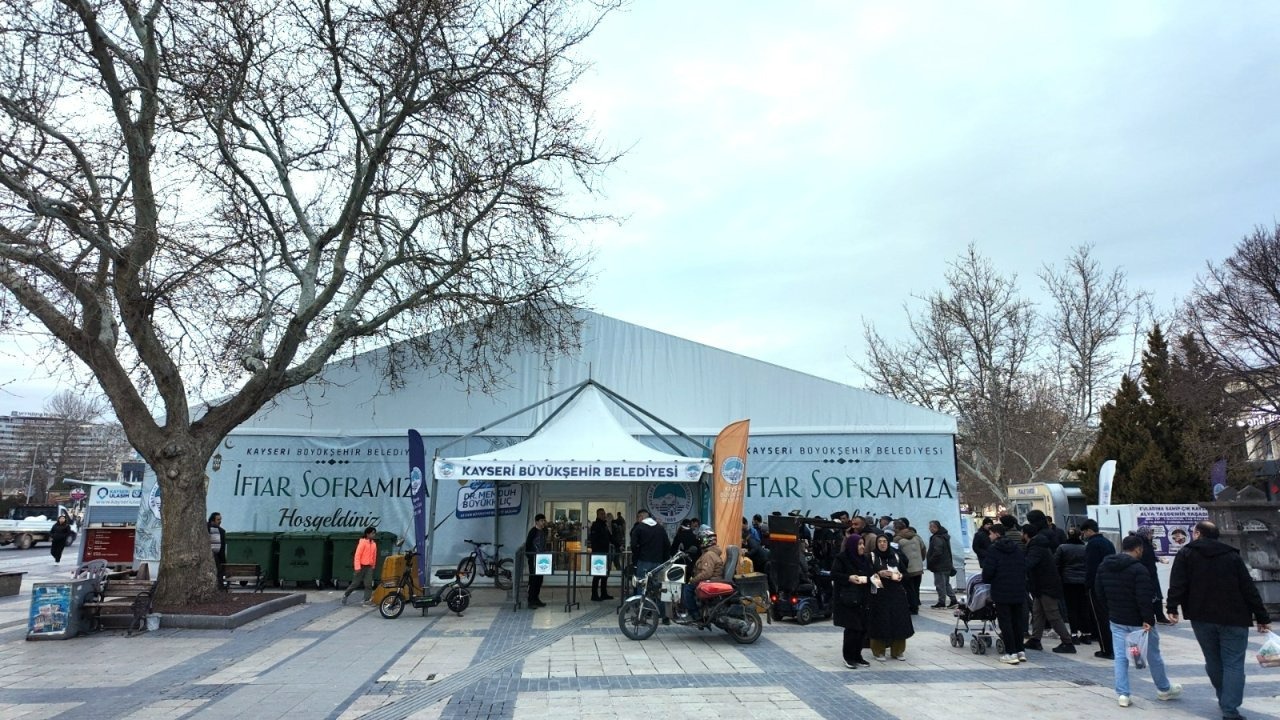 Kayseri Büyükşehir Belediyesi 30 bini aşkın kişiye iftar verdi