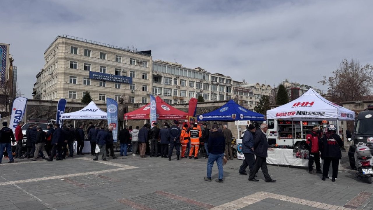 Kayseri'de 1-7 Mart Deprem Haftası kapsamında stant açıldı
