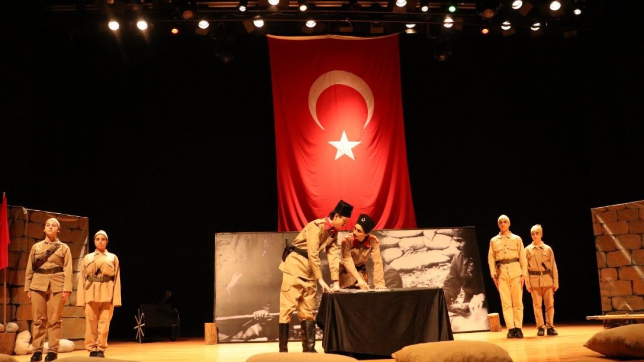 Kayseri'de "Son Nefes Çanakkale" tiyatro oyunu öğrenciler tarafından sahnelendi