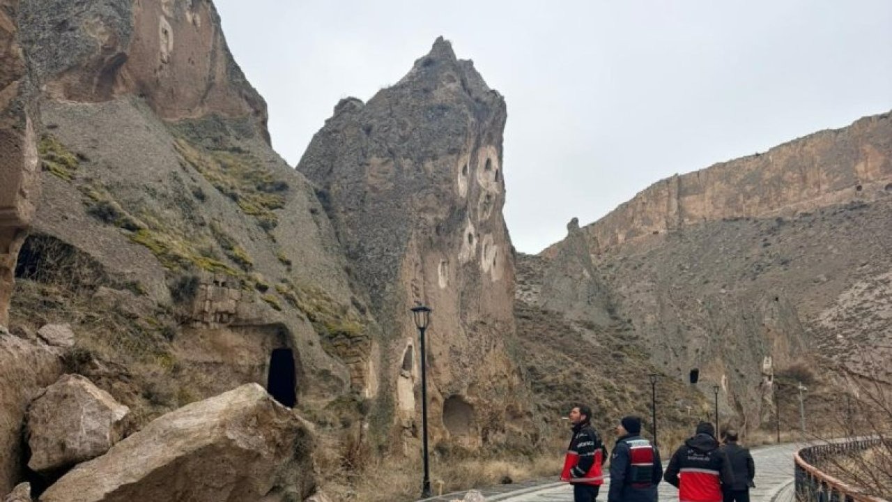 Kayseri'deki Soğanlı Vadisi'nde kaya kopması yaşanan alanda çalışma başlatıldı