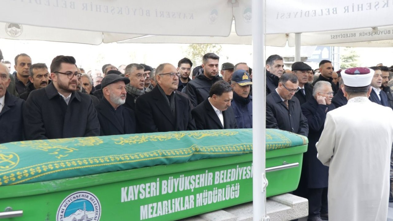 Kocasinan Belediye Başkanı Çolakbayrakdar'ın vefat eden babası son yolculuğuna uğurlandı