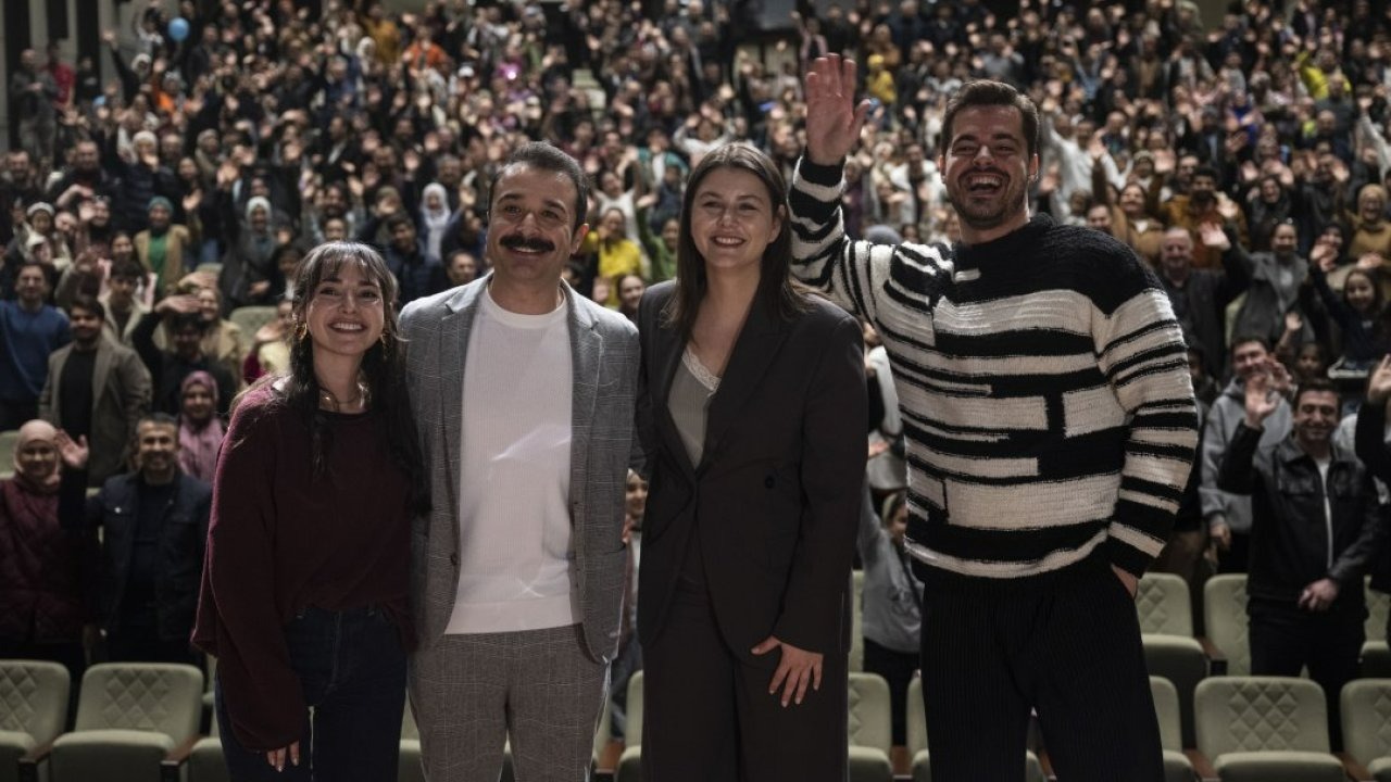 "Külliye'de Ramazan" etkinlikleri kapsamında "Gönül Dağı" dizisi oyuncuları sevenleriyle buluştu