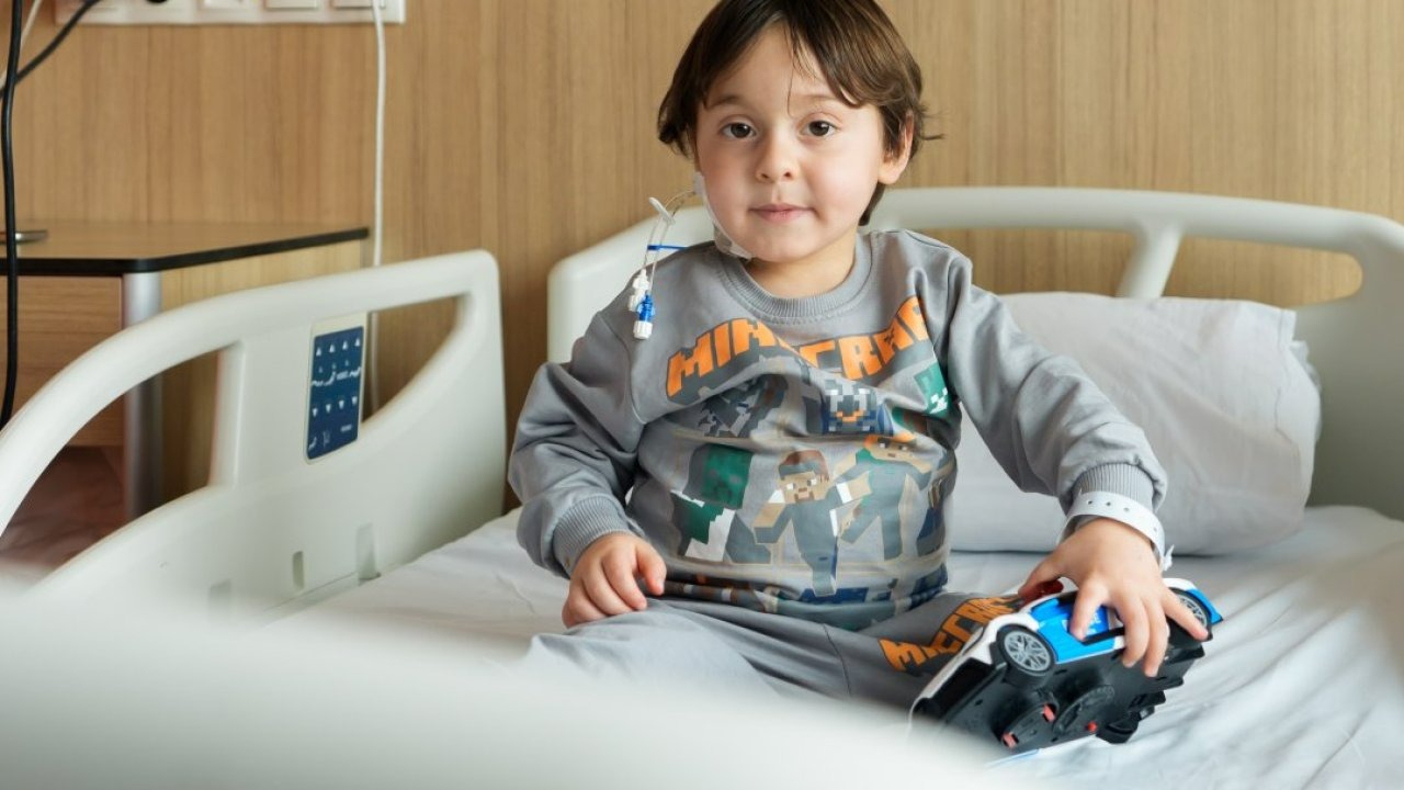 Muş'ta hemolitik anemi tanısı konan 3 yaşındaki çocuk, ambulans uçakla getirildiği Ankara'da iyileşti