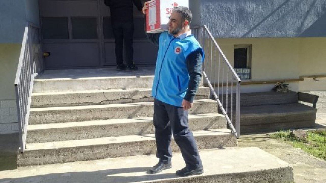 Nallıhan'da öğrenciler harçlıklarıyla ihtiyaç sahiplerinin yüzünü güldürdü