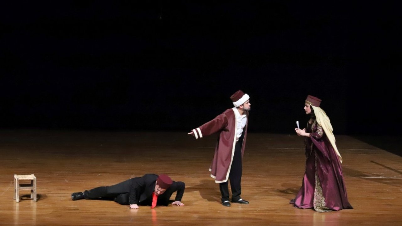 NEVÜ'de "Tahir ile Zühre" tiyatro oyunu sahnelendi