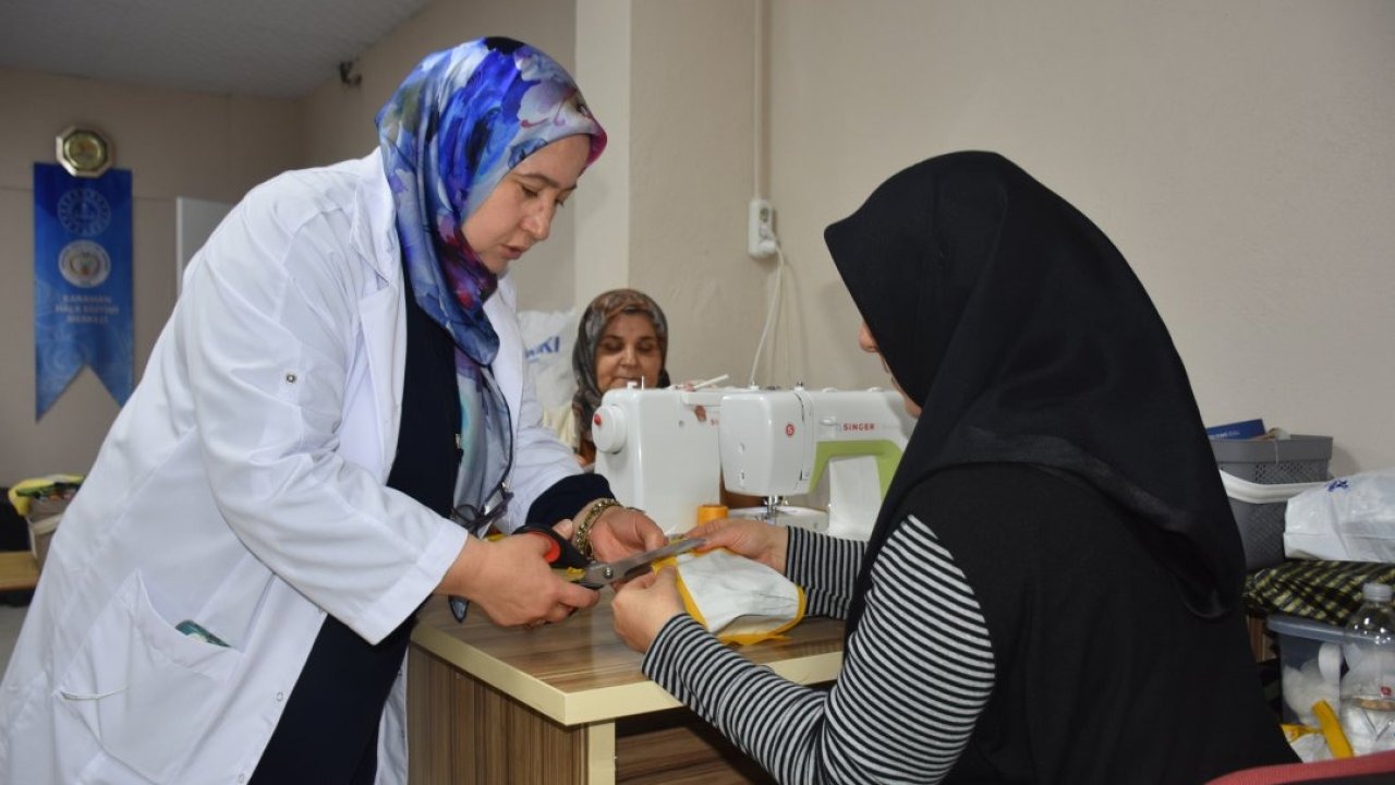 Özel gereksinimli öğrencilerin anneleri okuldaki dikiş kursunda üreterek vakit geçiriyor