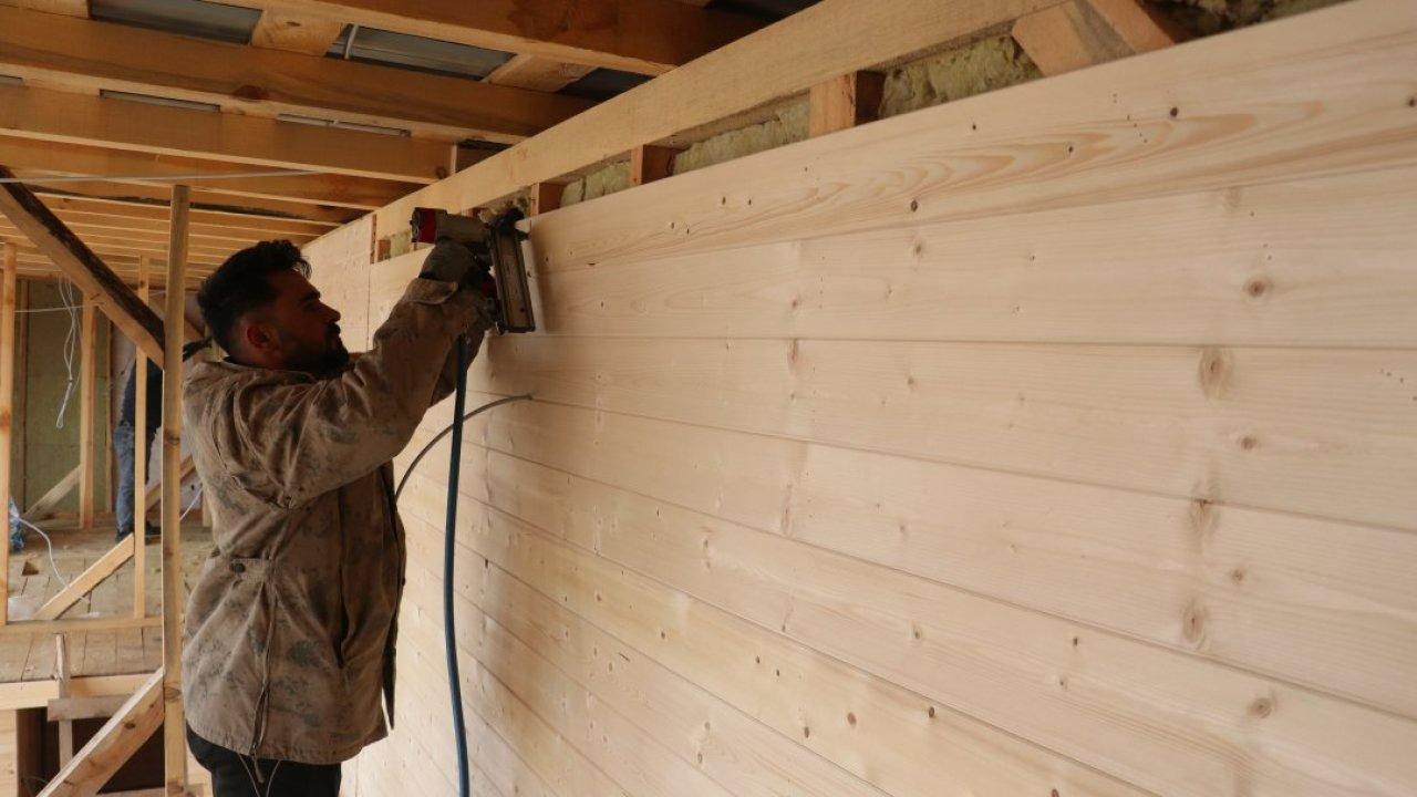 Sivas'ta iki kardeş ürettikleri ahşap evleri Avrupa'ya ihraç ediyor