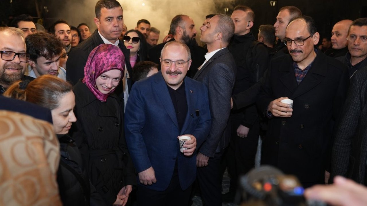 TBMM Sanayi Komisyonu Başkanı Varank, Ankara'da vatandaşlarla sahurda buluştu: