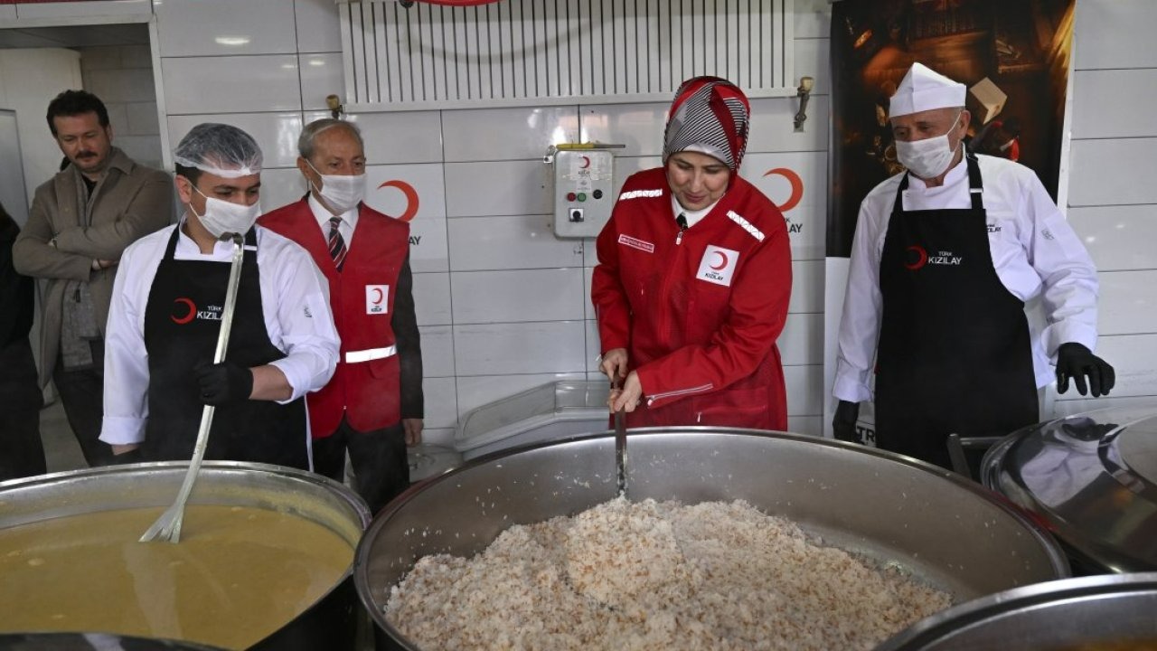 Türk Kızılayın ihtiyaç sahiplerine sıcak yemek desteği ramazanda da sürüyor