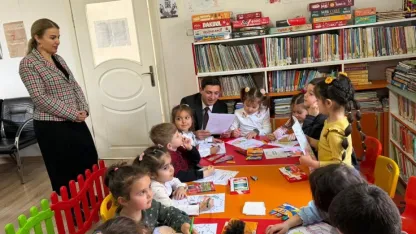 Güdül Kaymakamı Akar'dan kütüphane ziyareti