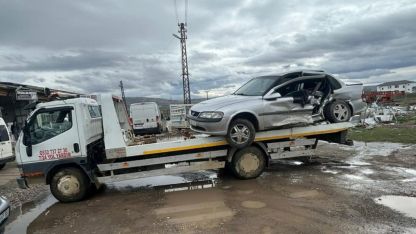 Gemerek'te trafik kazasında 2 kişi yaralandı