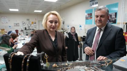 Çubuk Belediye Başkanı Demirbaş, takı tasarım kursunu ziyaret etti