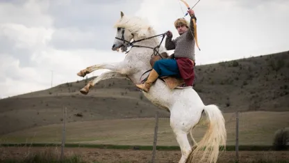 Milli atlı okçu avukat Alptekin uluslararası yarışmalarda Türkiye'yi temsil ediyor
