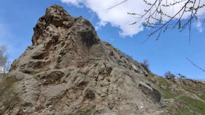 Sivas'ta Yukarı Tekke kayalıklarına tel örgülü önlem