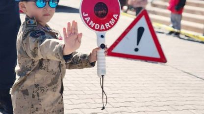 Kırşehir'de anaokulu öğrencilerine trafik kuralları anlatıldı