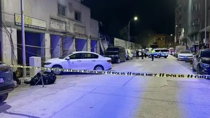 Eskişehir'de metruk iş yeri kendiliğinden yıkıldı