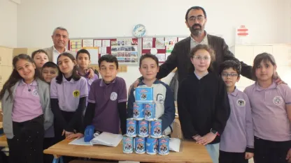 Sivas'ta ilkokul öğrencileri harçlıklarını yetim çocuklar için İHH'ya bağışladı