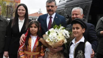 İçişleri Bakanı Çiftçi, kaymakamlık yaptığı Gülağaç'ta ziyaretlerde bulundu
