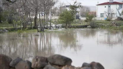 Niğde'de sağanak hayatı olumsuz etkiliyor