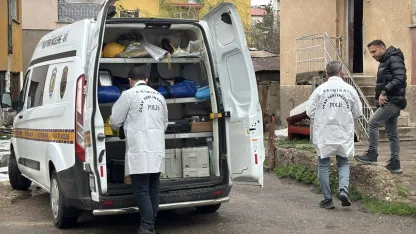 Sivas'ta bir kişi boşanma aşamasındaki eşini bıçakla yaraladı