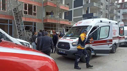 Ankara'da inşaat iskelesinin çökmesi sonucu 1'i ağır 3 işçi yaralandı