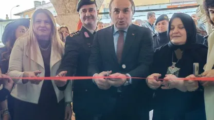 Niğde'de "Mucizenin Ardındaki Nefes Kağıt Rölyef Sergisi" açıldı